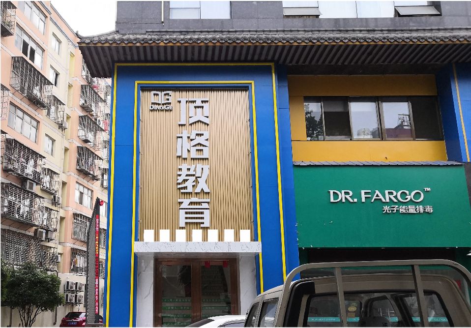 宾阳门头设计要符合门店特色。