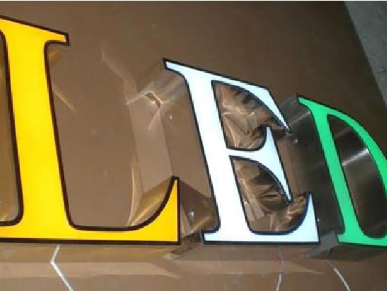 宾阳介绍LED招牌的基础知识。